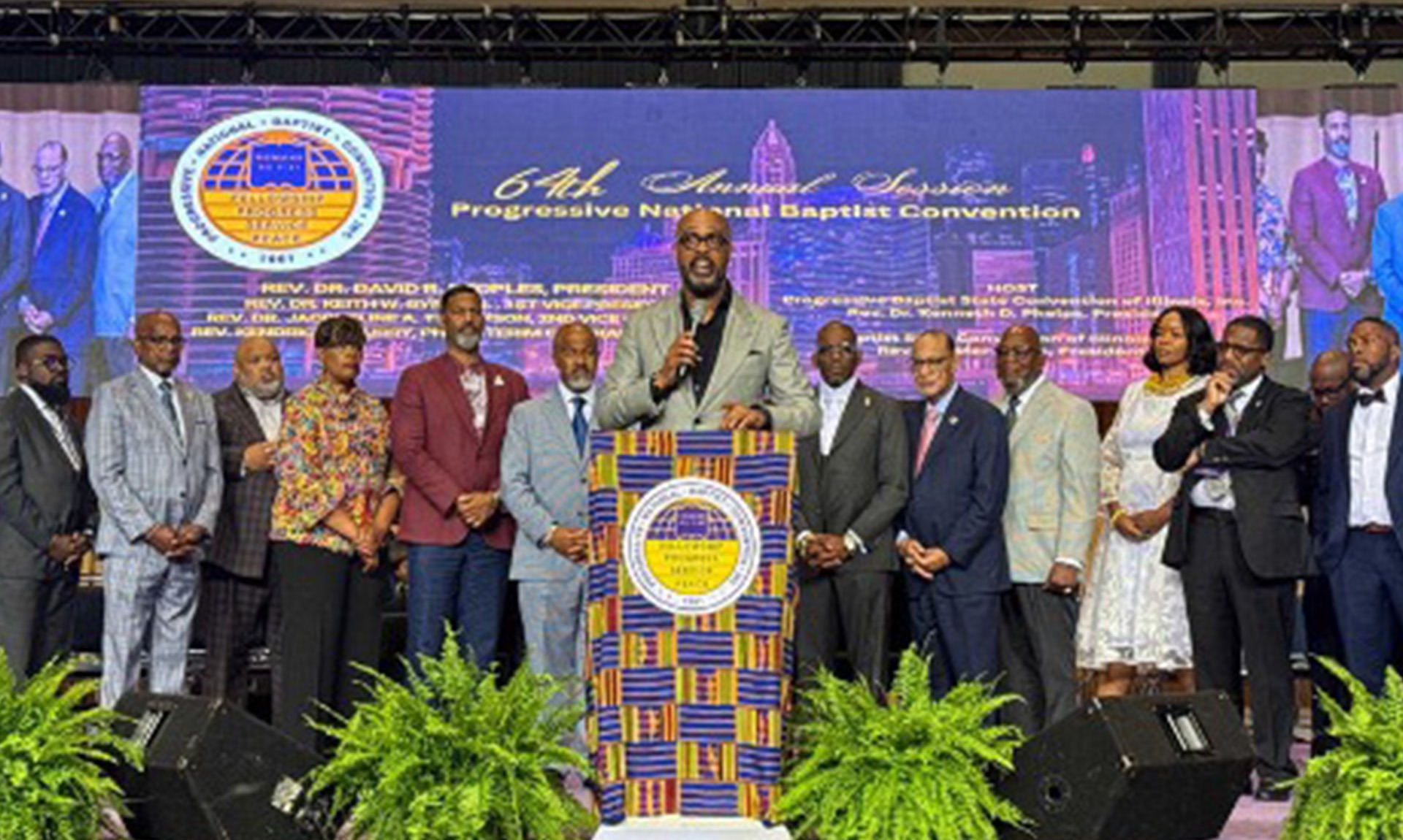 Rev. Frederick D. Haynes III addresses the PNBC annual session in Chicago